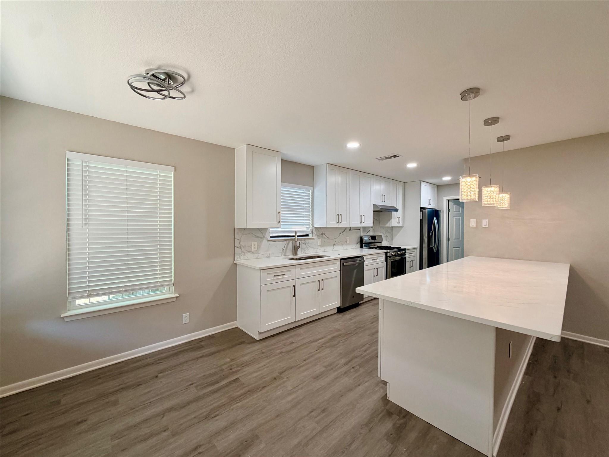 1403 Long Branch DR