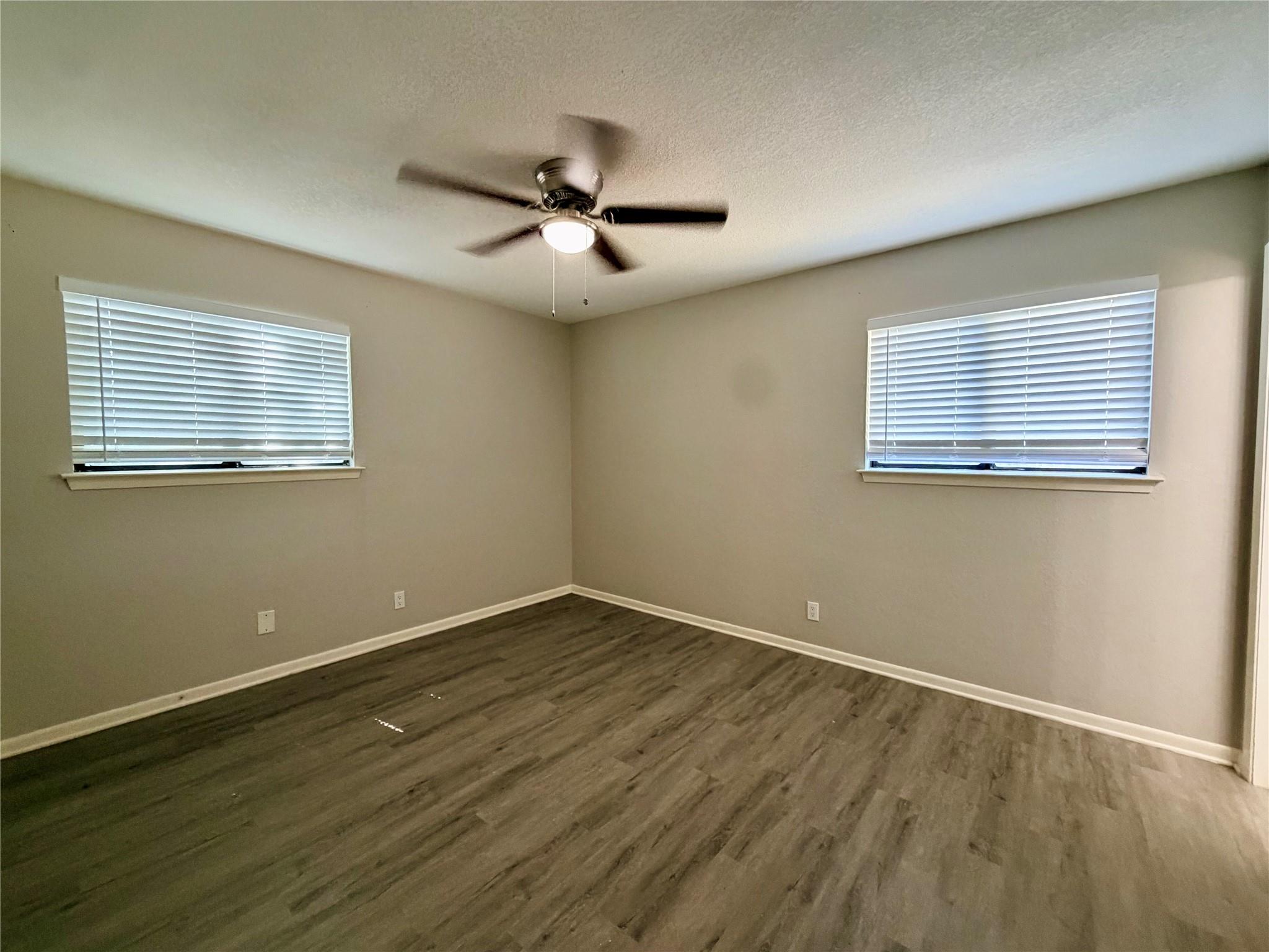 1403 Long Branch DR