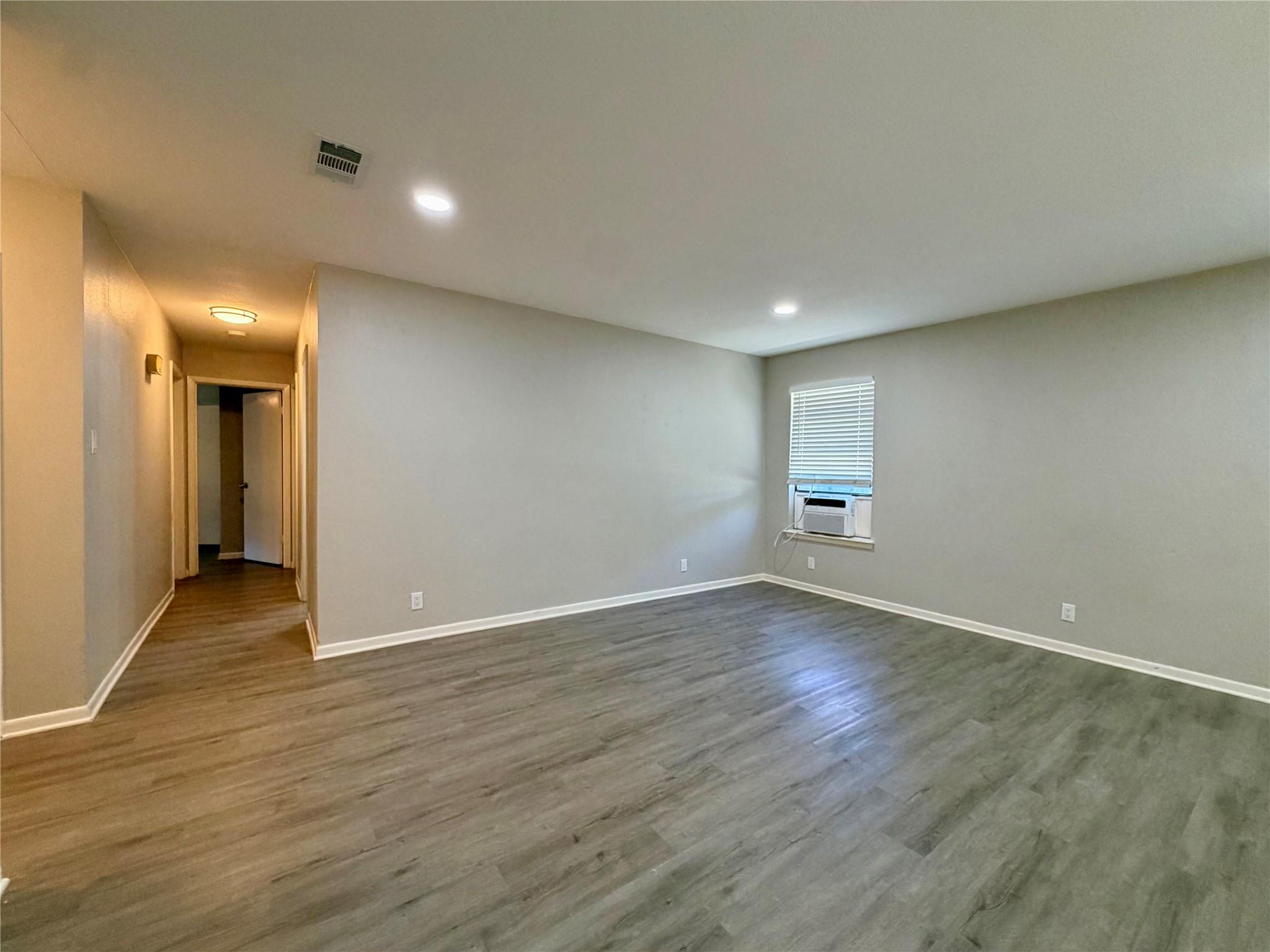 1403 Long Branch DR
