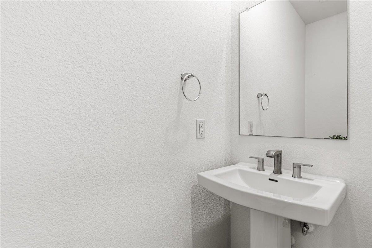 13619 Long Island DR