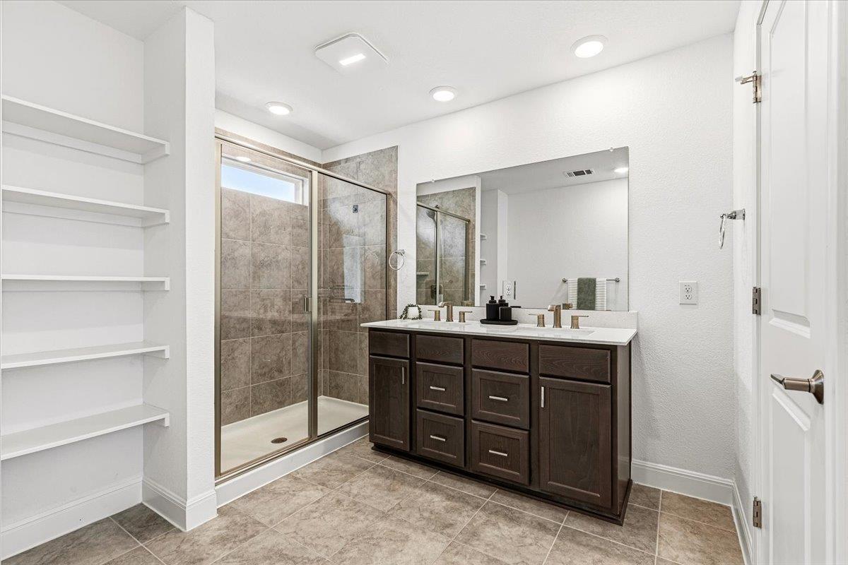 13619 Long Island DR