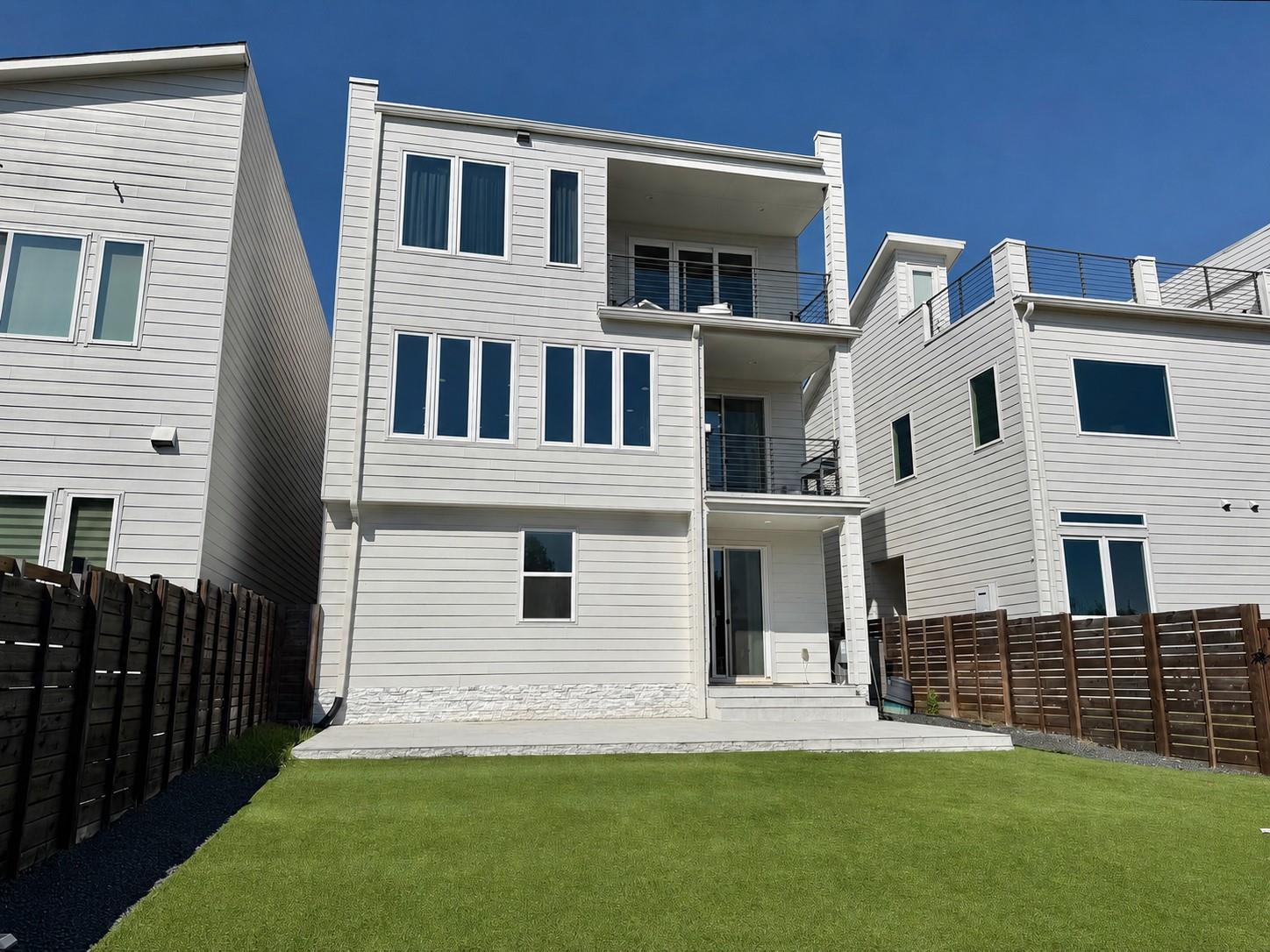 7915 Floracita LN