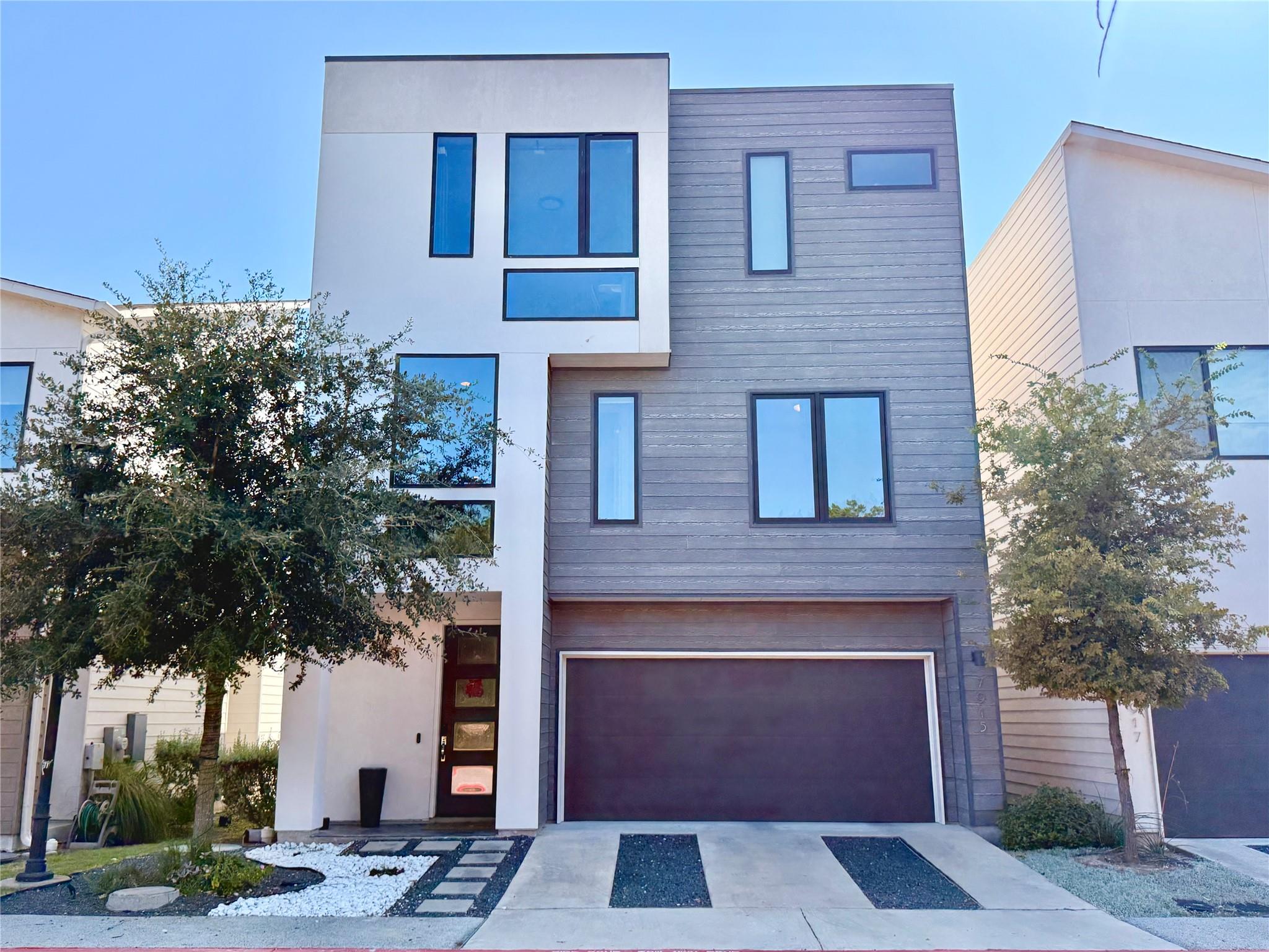 7915 Floracita LN