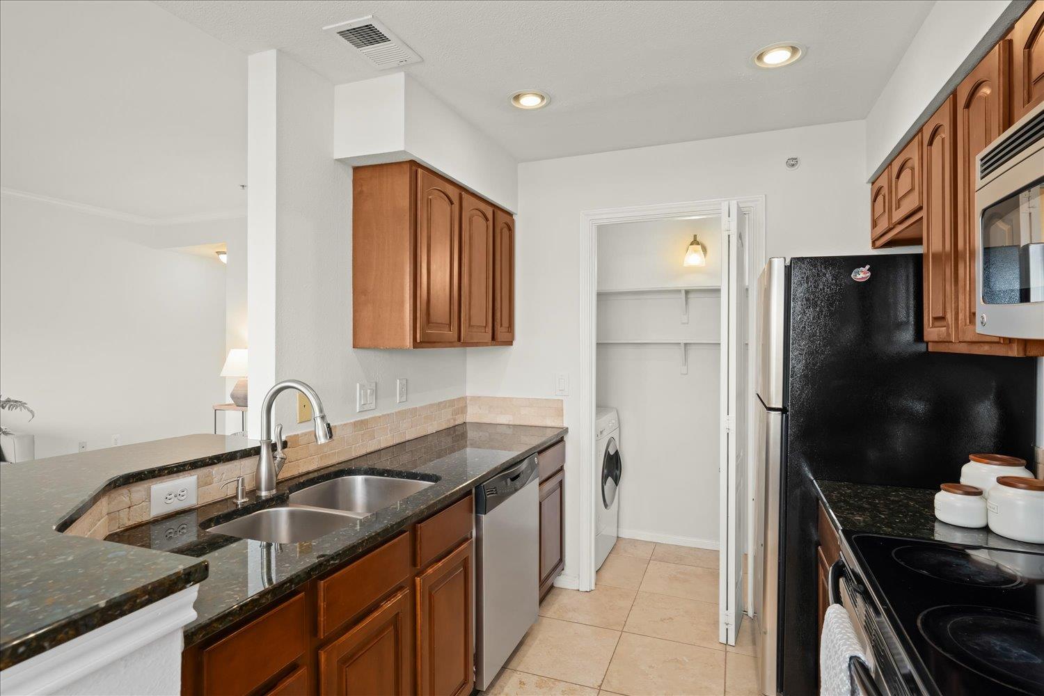 6000 Shepherd Mountain CV # 1904