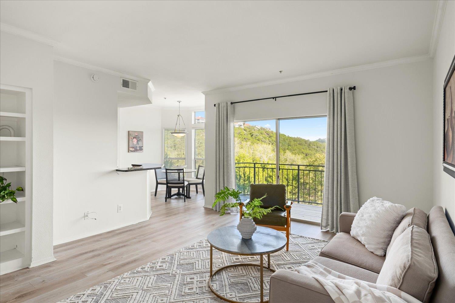 6000 Shepherd Mountain CV # 1904