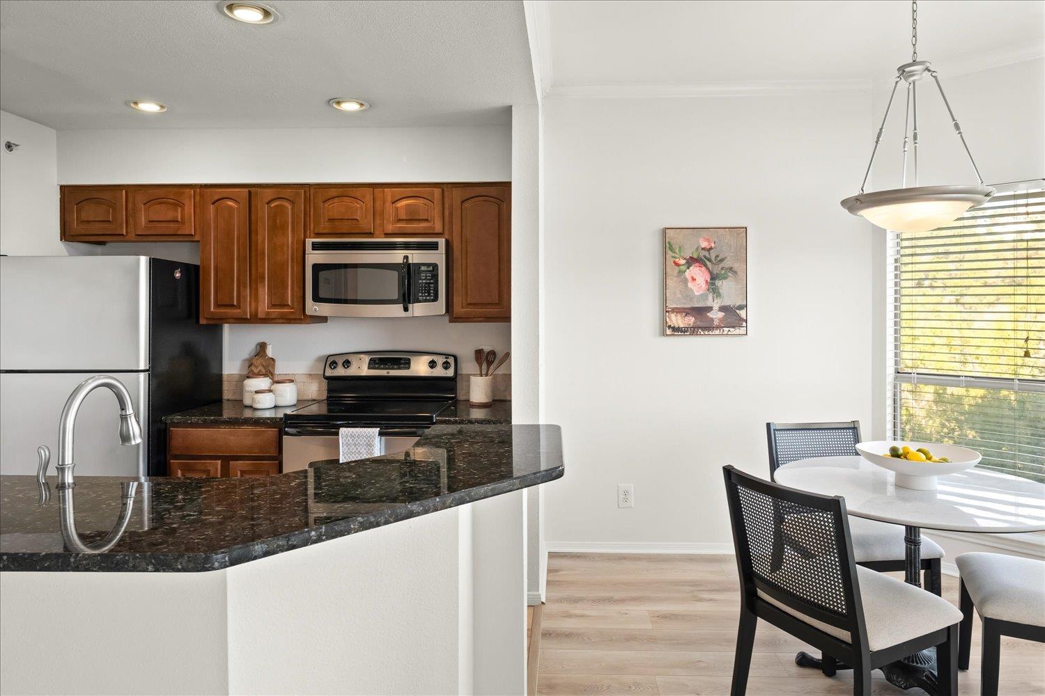 6000 Shepherd Mountain CV # 1904