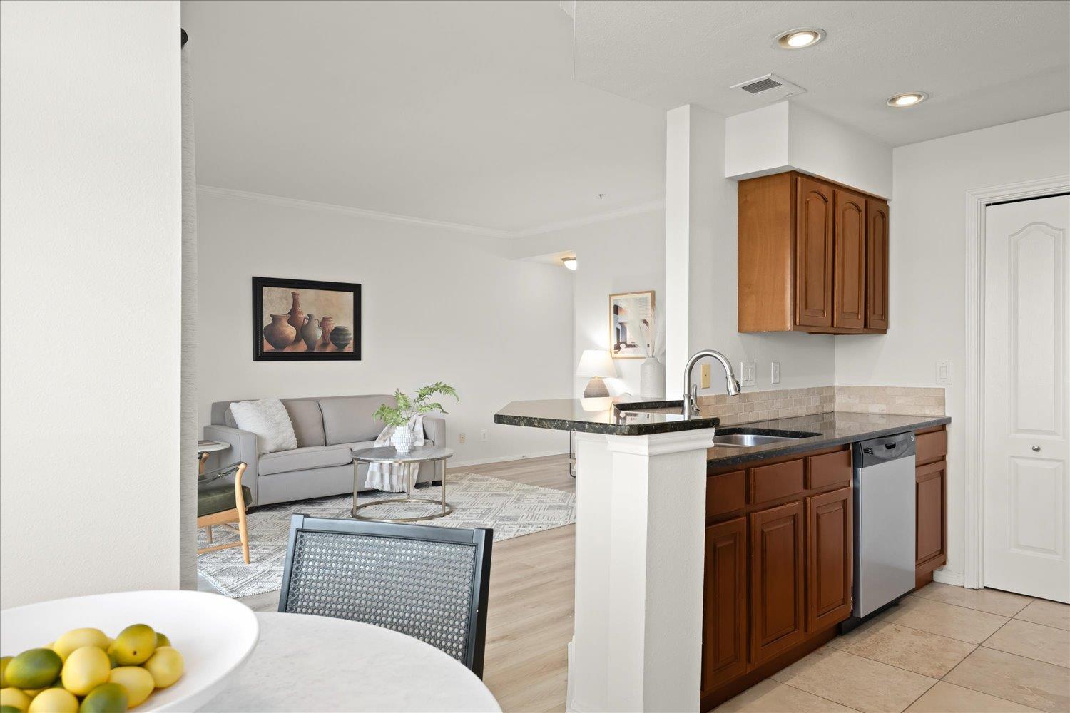 6000 Shepherd Mountain CV # 1904