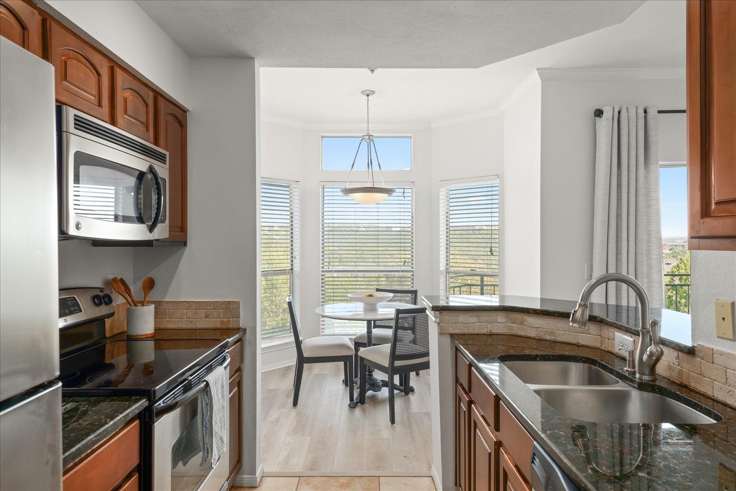 6000 Shepherd Mountain CV # 1904