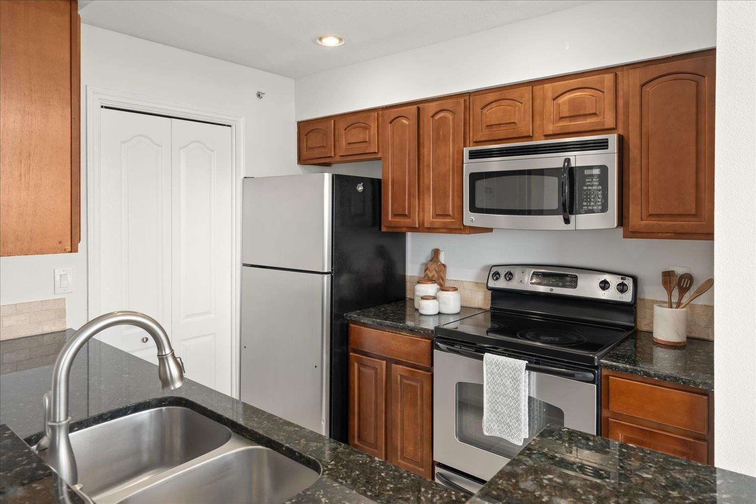 6000 Shepherd Mountain CV # 1904