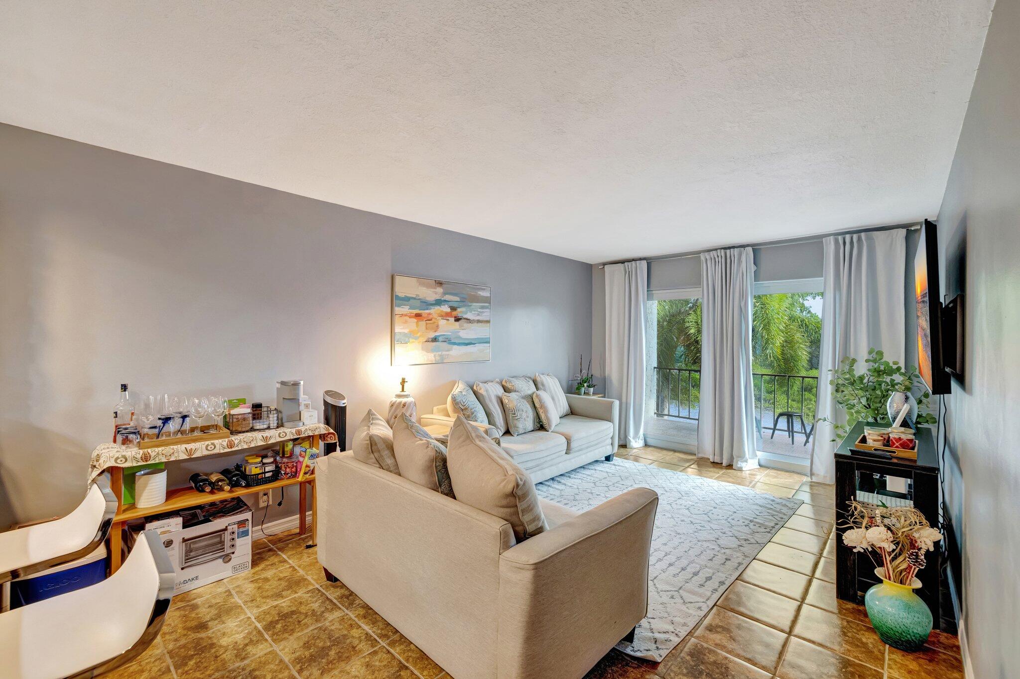 3004 NE 5th Terrace 208-c