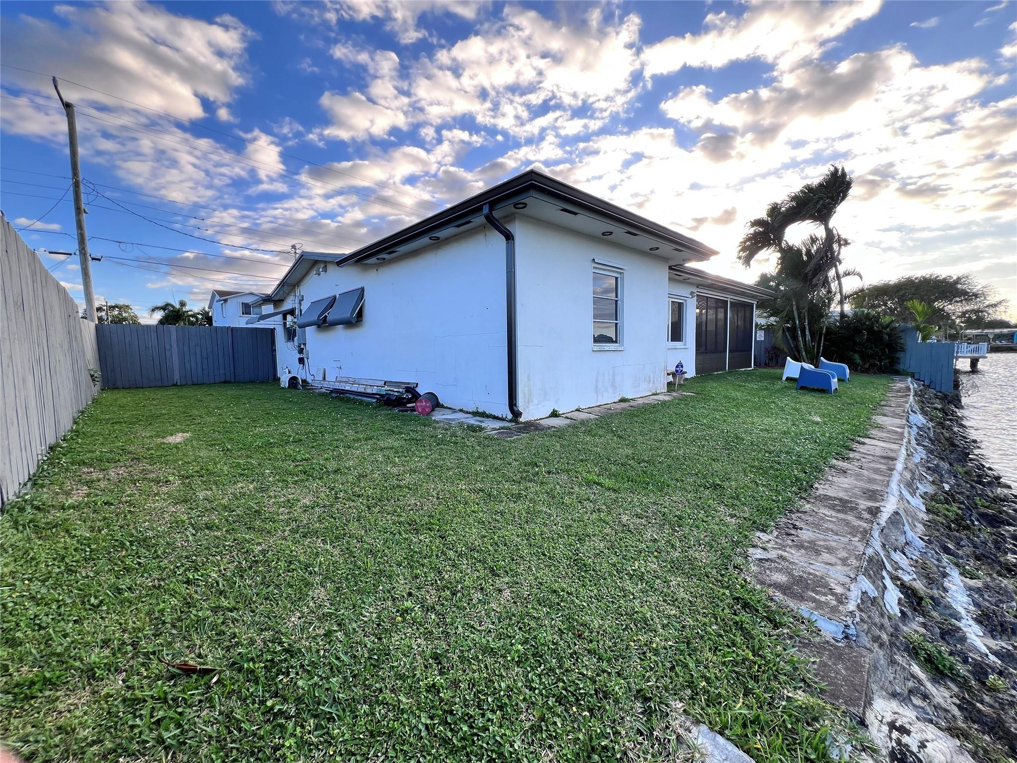 1717 NW 39th St