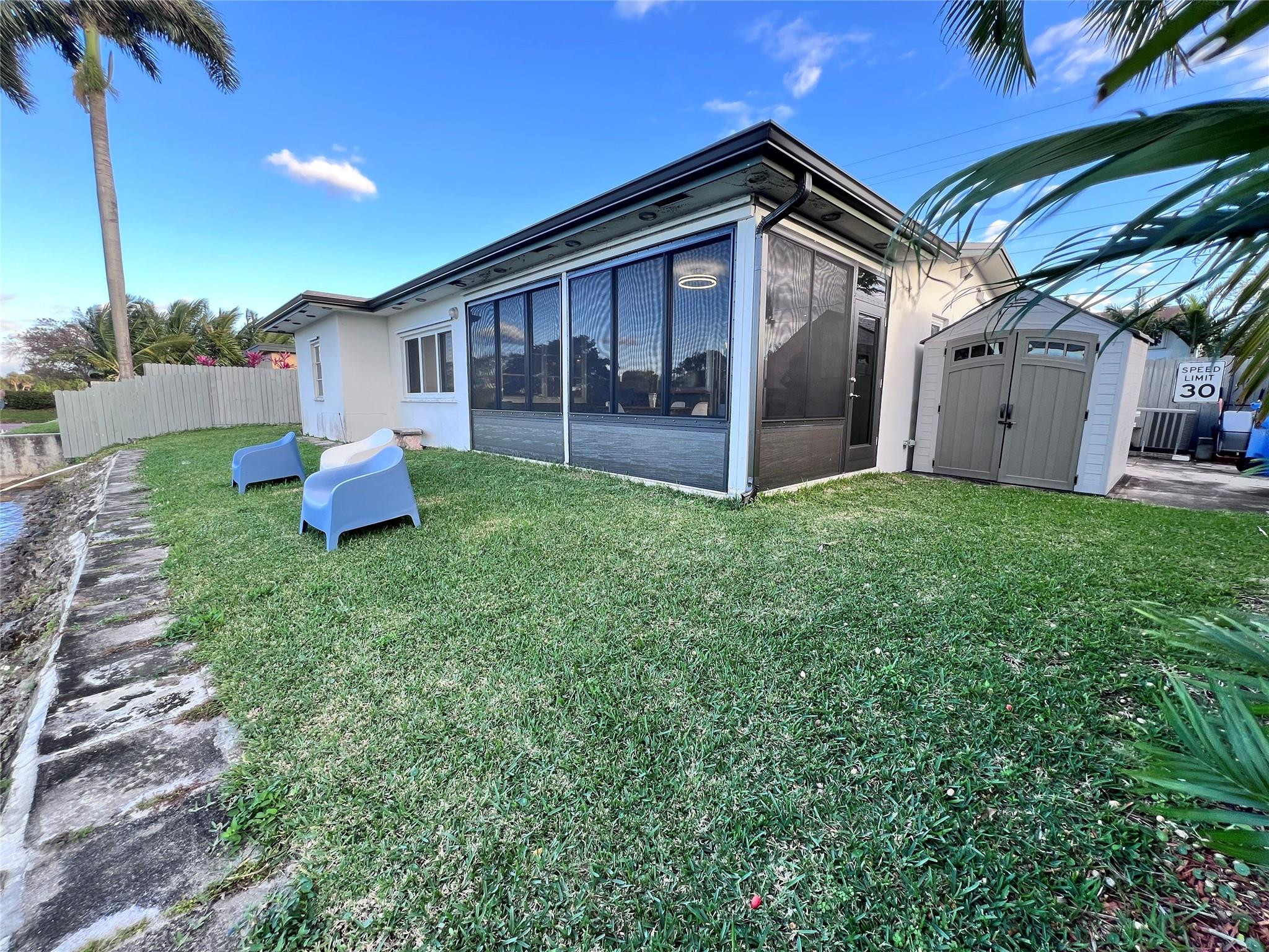 1717 NW 39th St