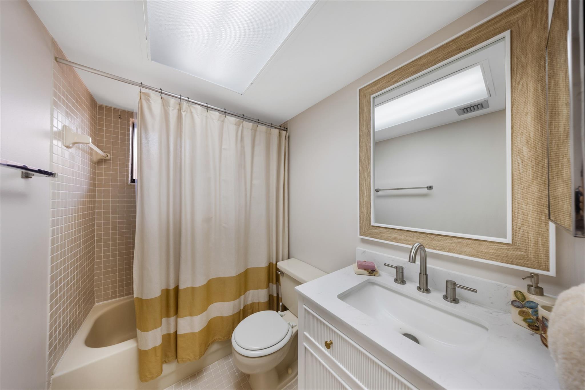 5250 Las Verdes Cir 317