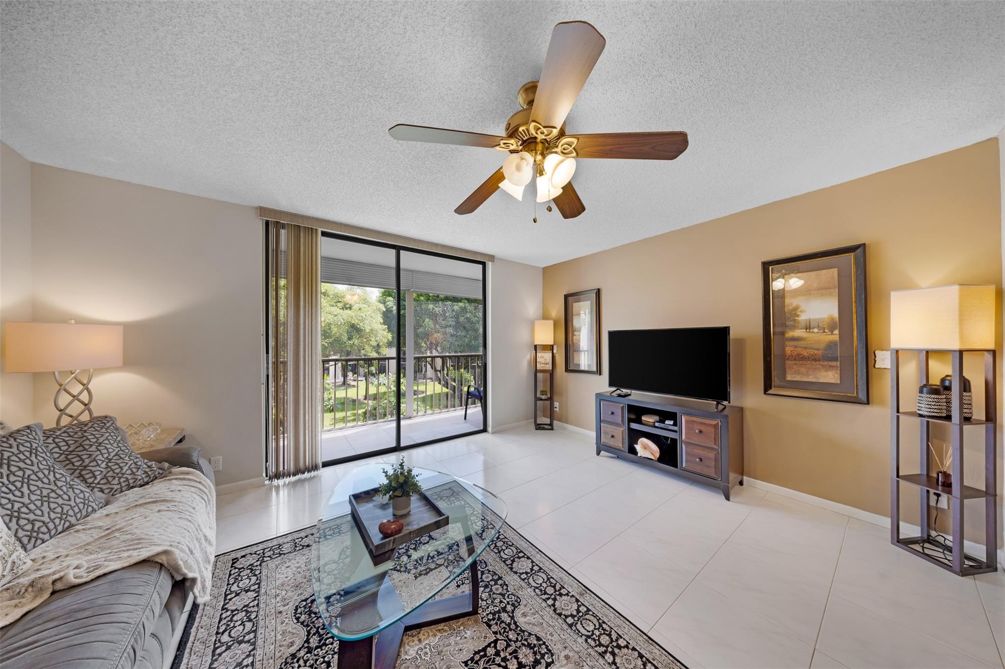5250 Las Verdes Cir 317