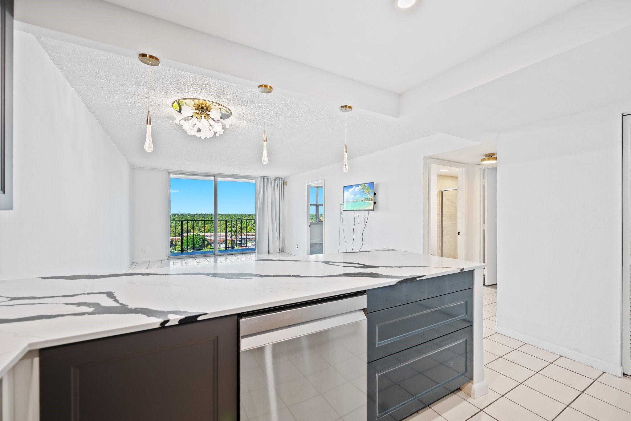 1800 N Andrews Ave 10L