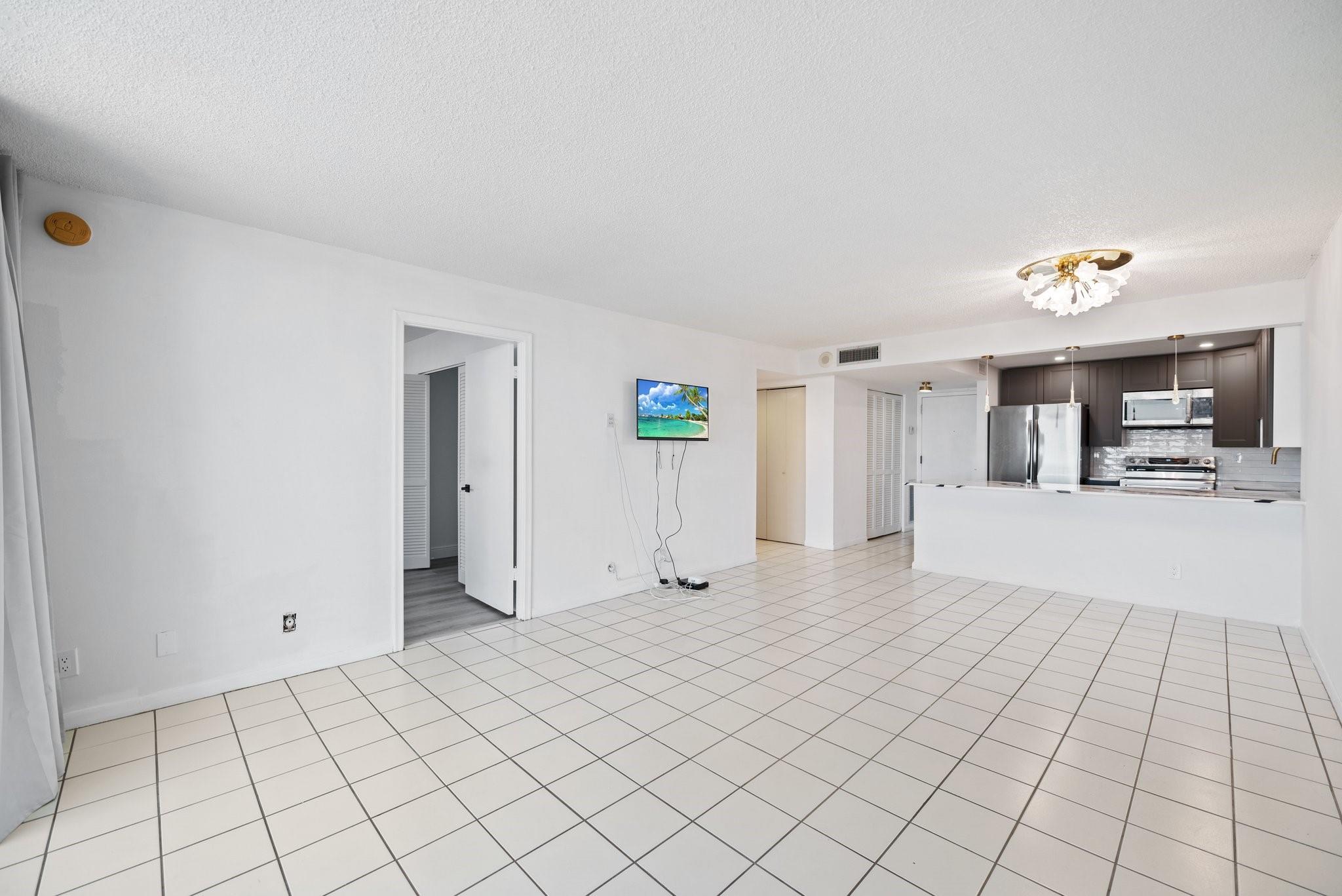 1800 N Andrews Ave 10L