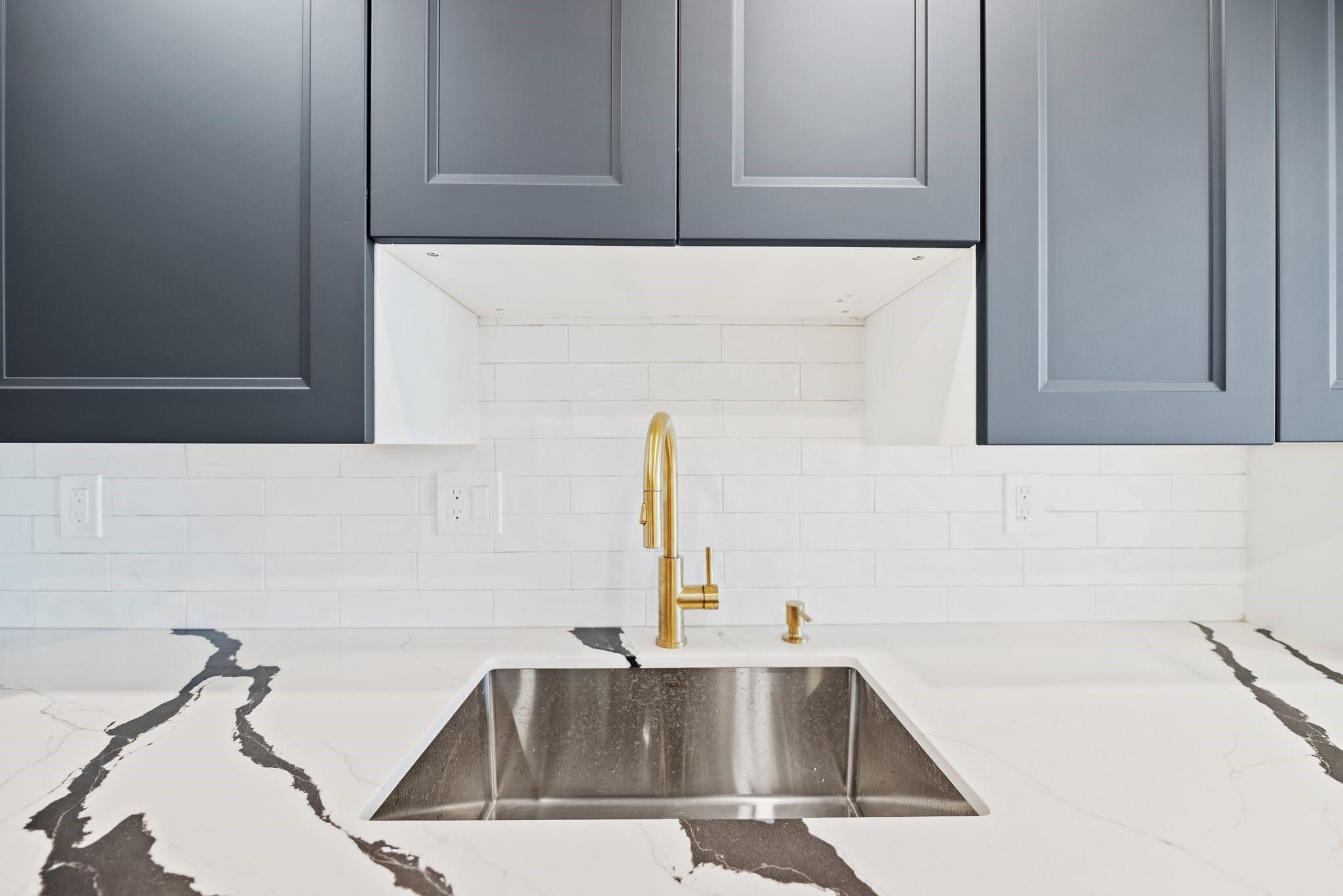 1800 N Andrews Ave 10L