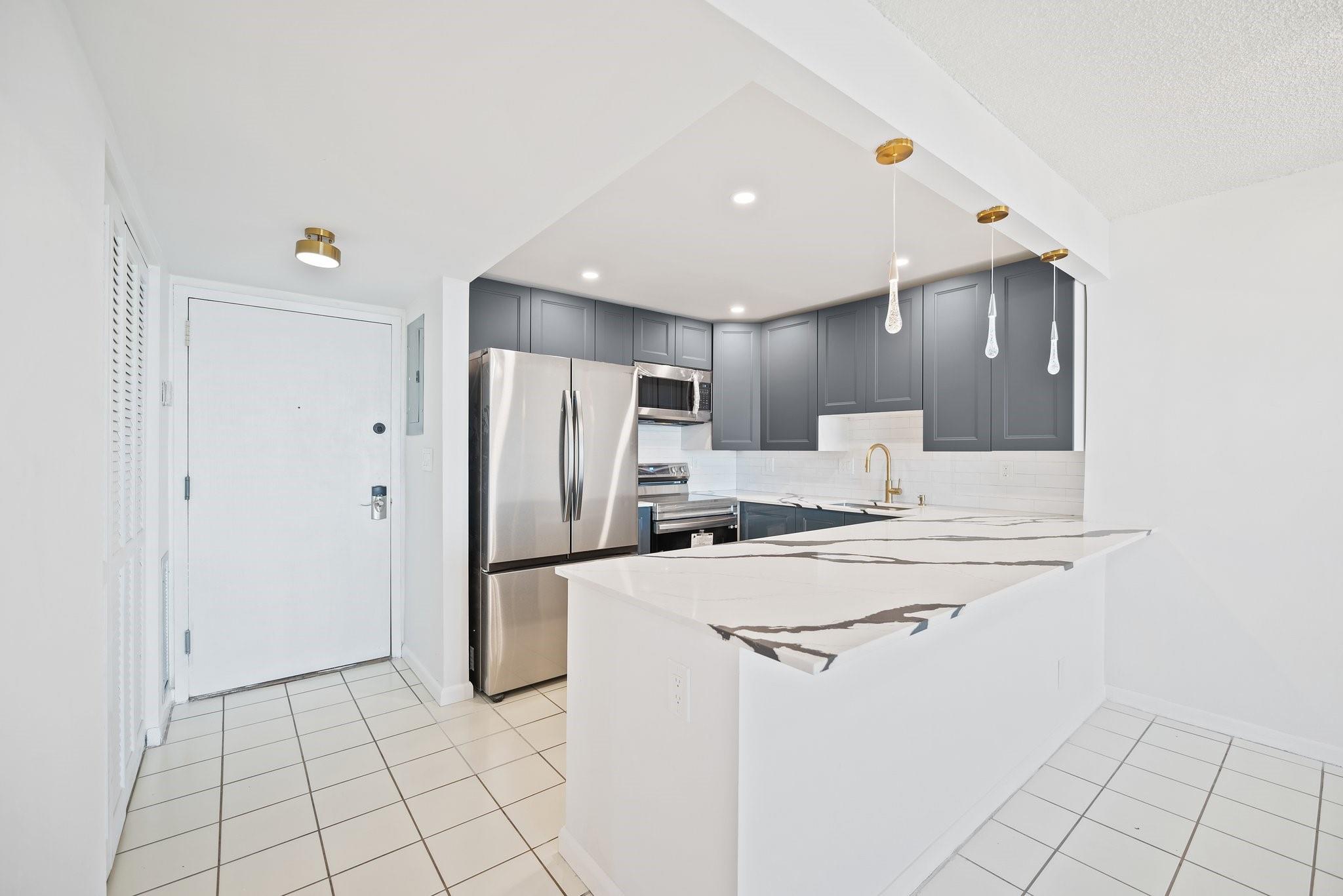 1800 N Andrews Ave 10L