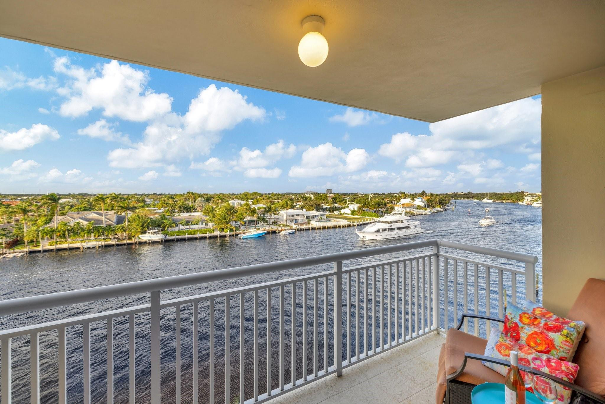 2611 N Riverside Dr 607