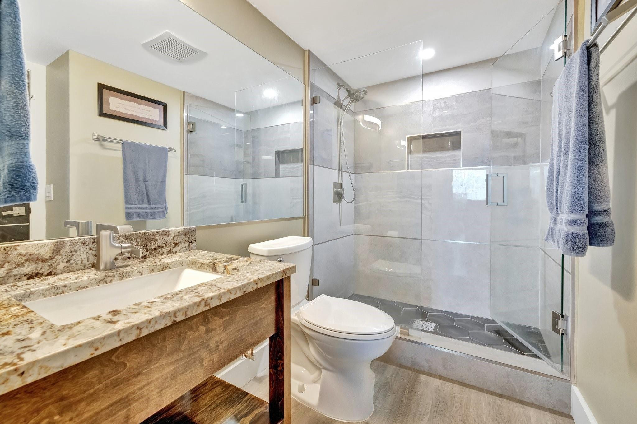 2611 N Riverside Dr 607