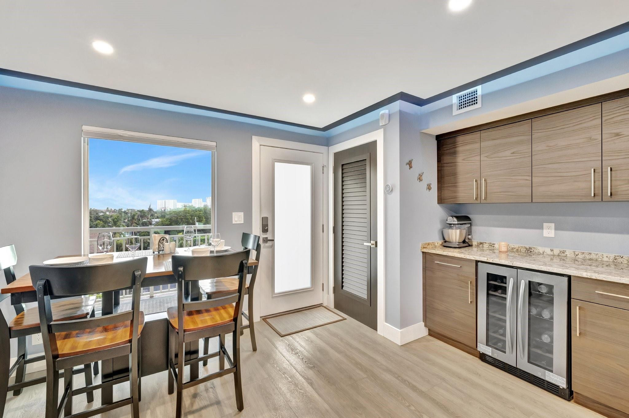 2611 N Riverside Dr 607