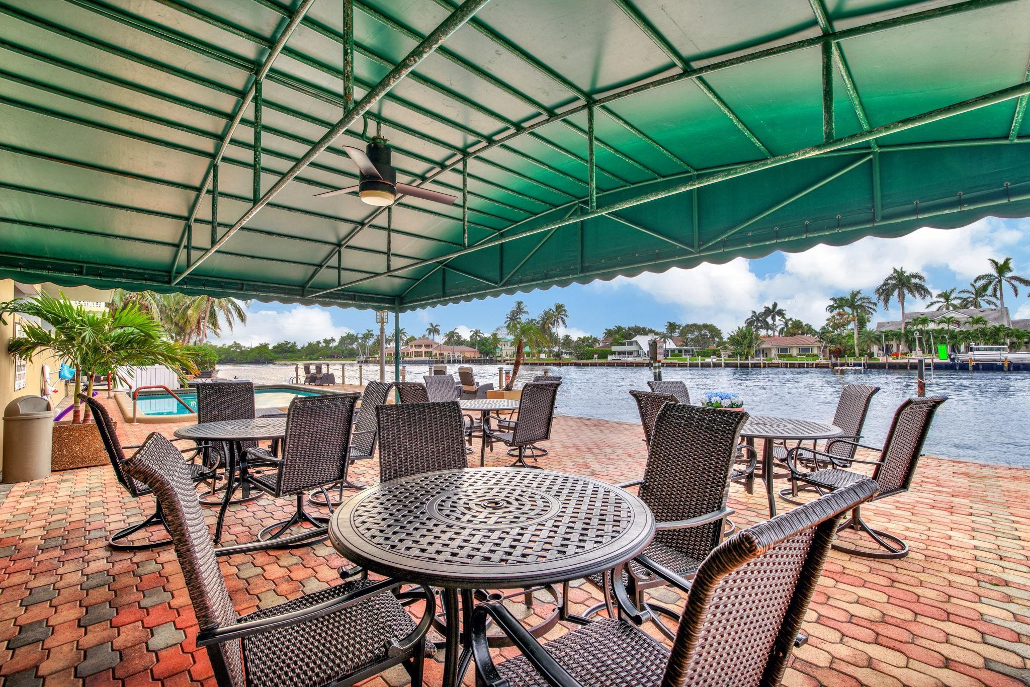 2611 N Riverside Dr 607