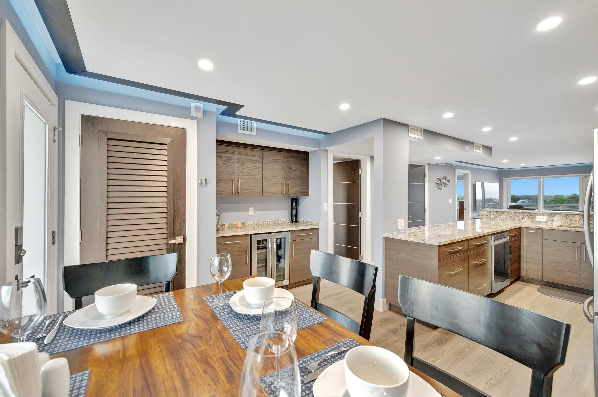 2611 N Riverside Dr 607