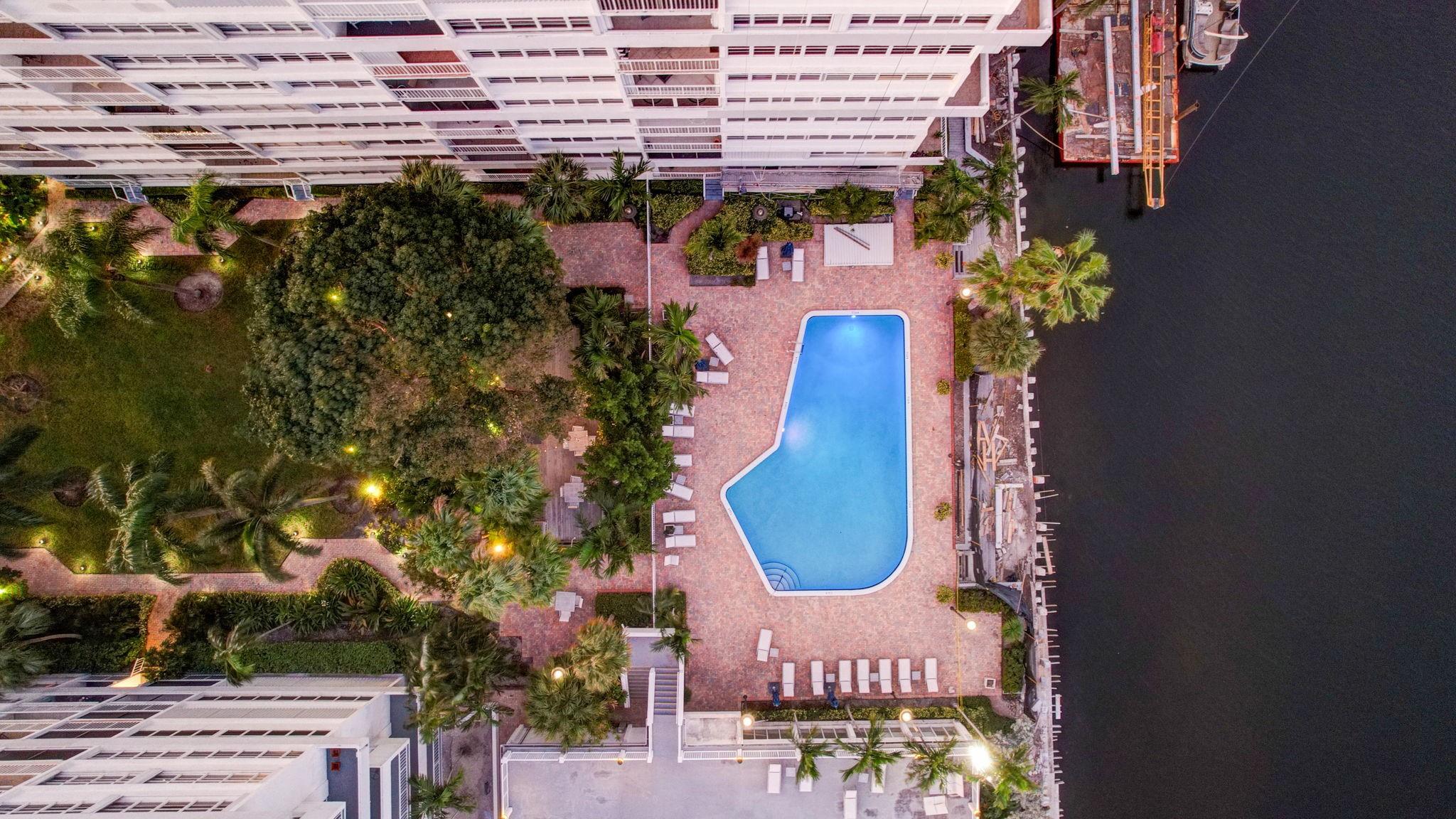 1160 N Federal Hwy 423