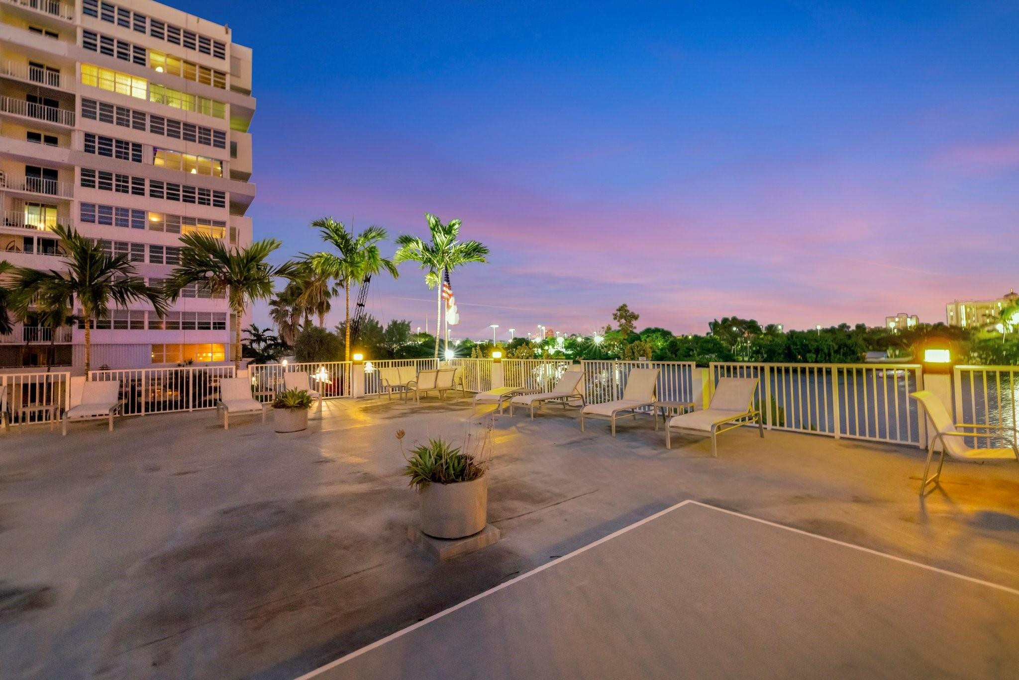 1160 N Federal Hwy 423