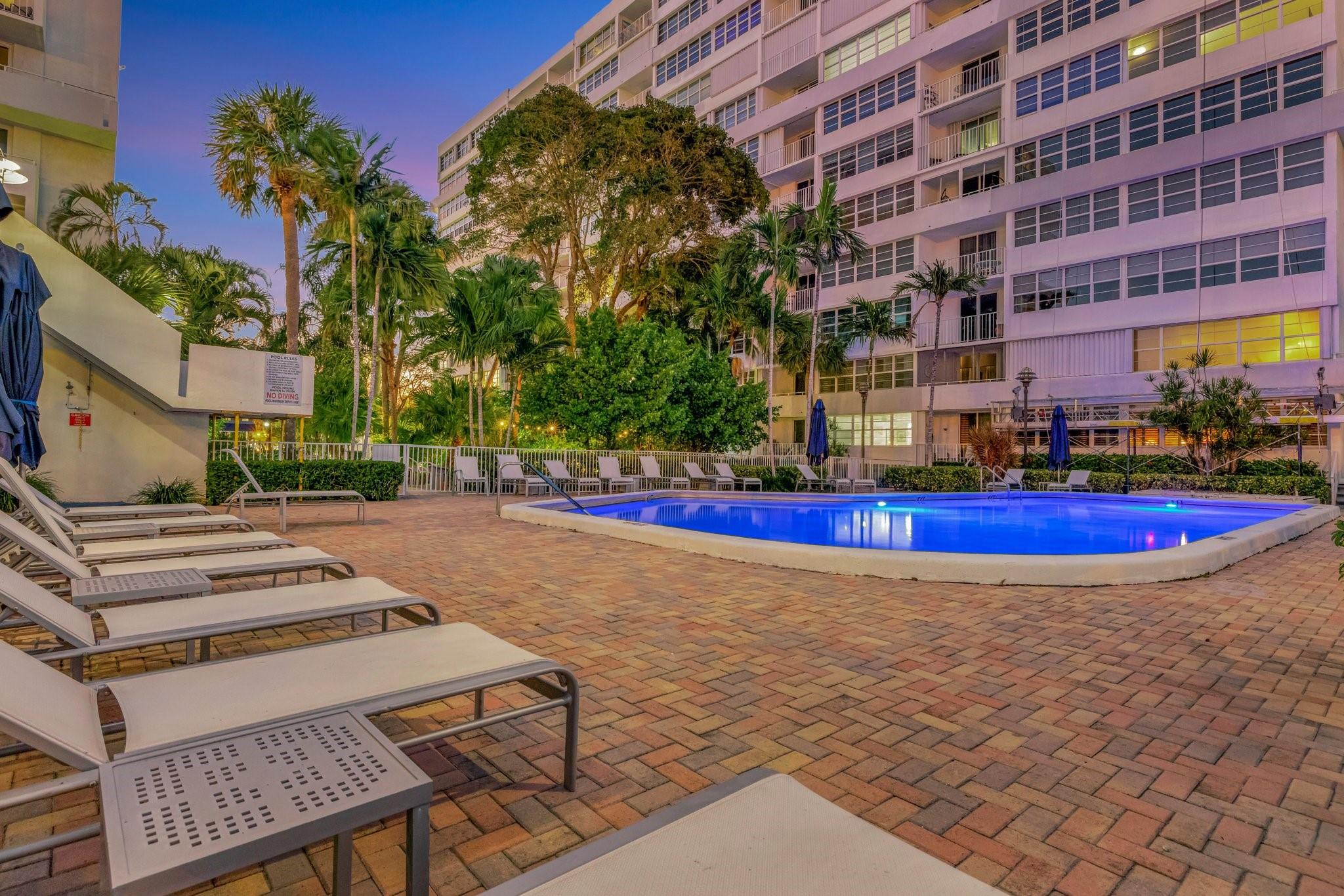 1160 N Federal Hwy 423