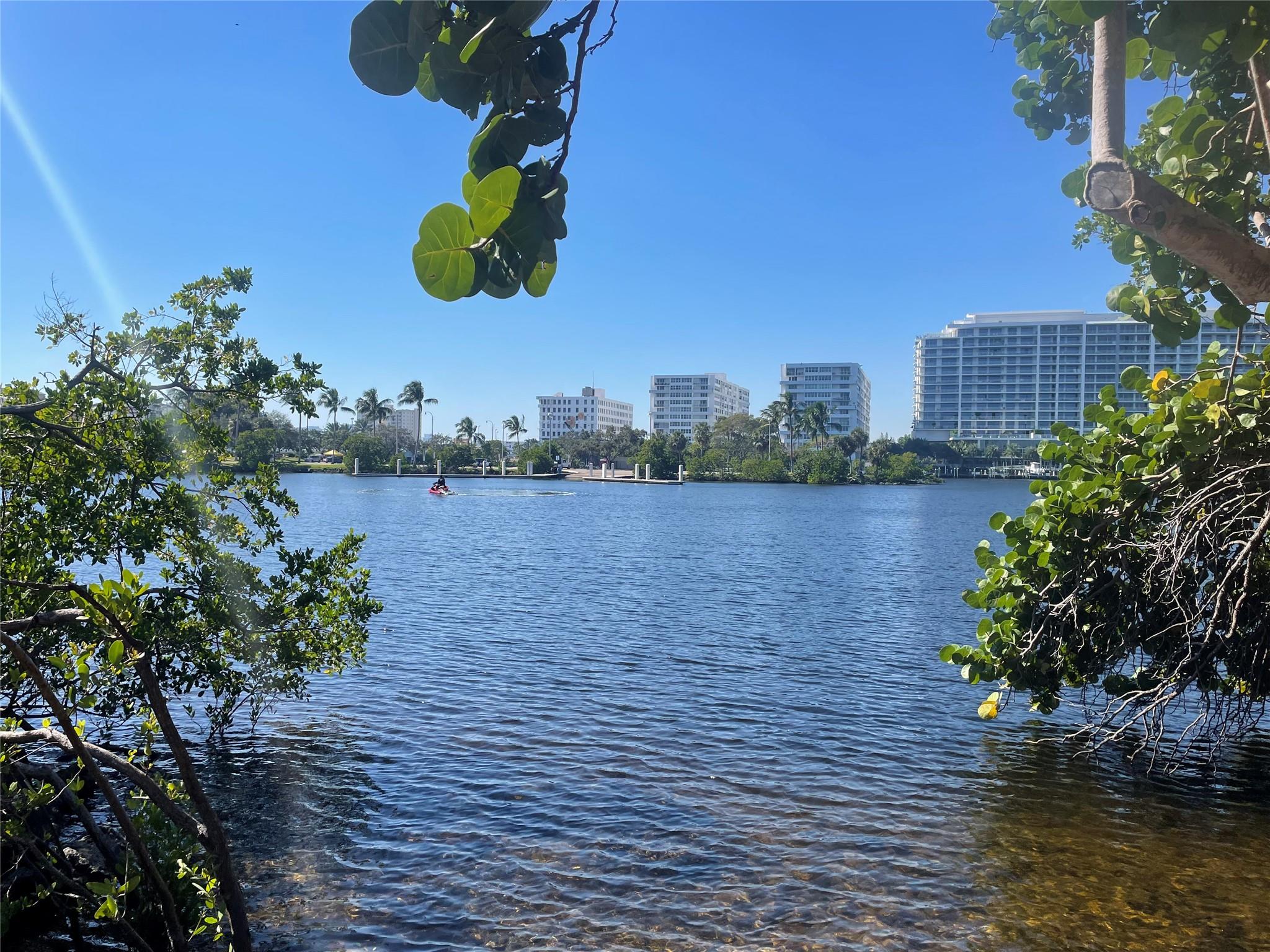 1160 N Federal Hwy 423