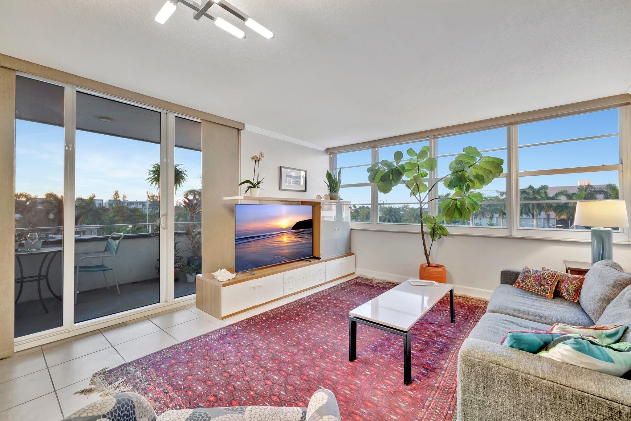 1160 N Federal Hwy 423