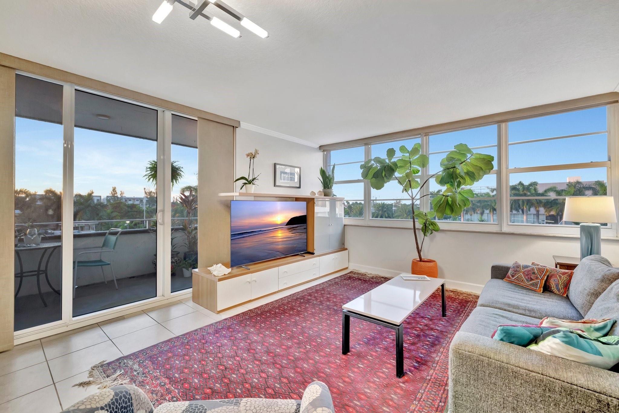 1160 N Federal Hwy 423