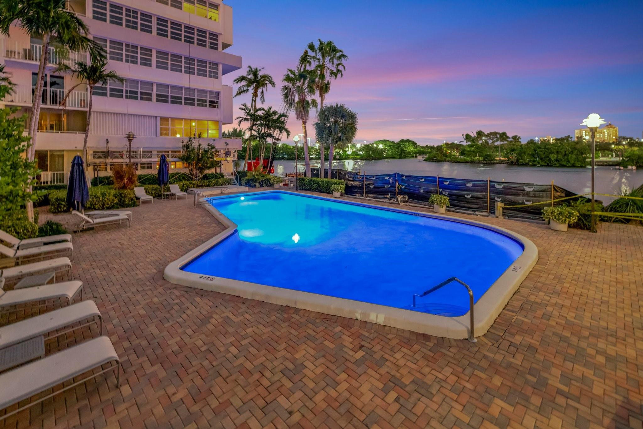 1160 N Federal Hwy 423