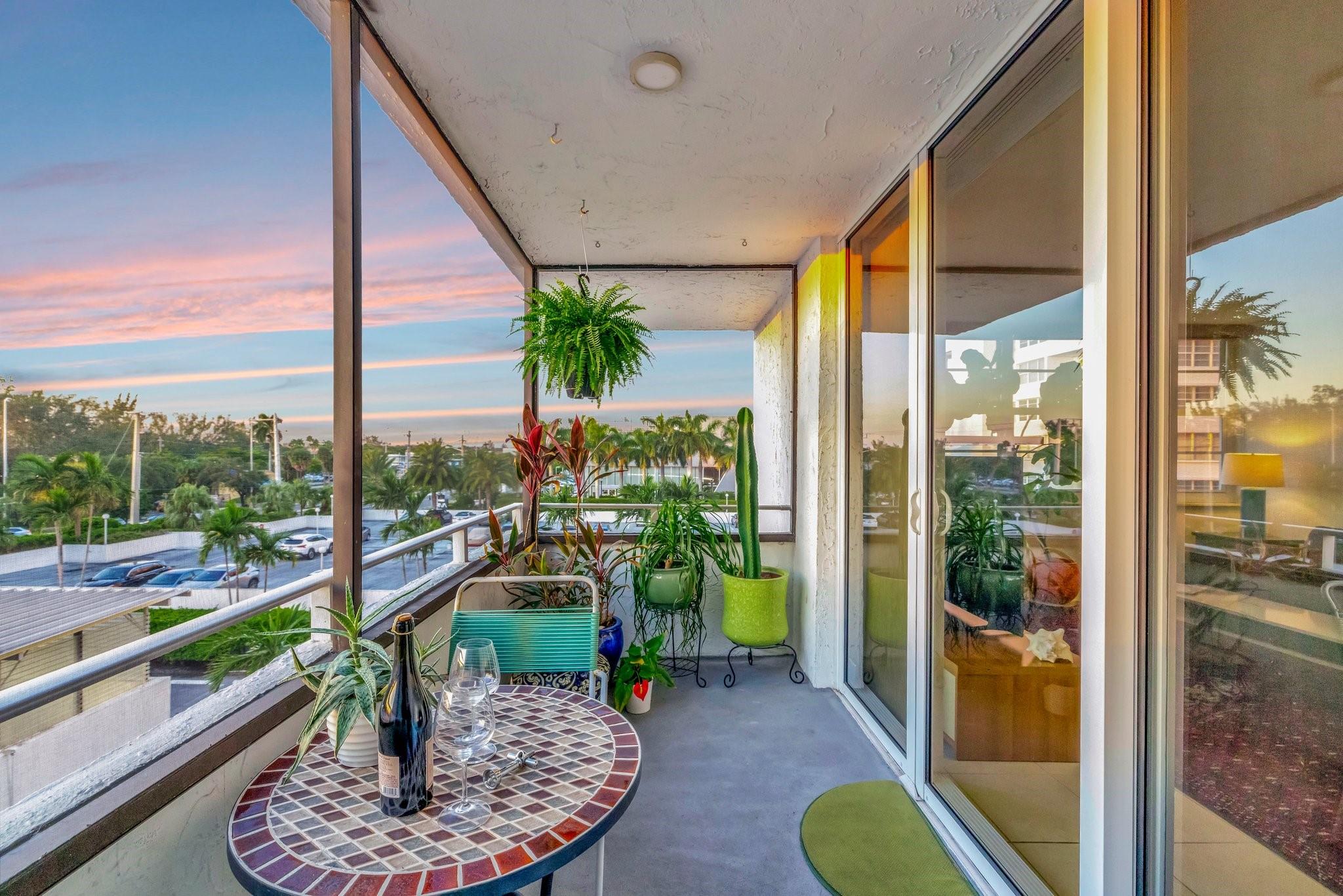 1160 N Federal Hwy 423