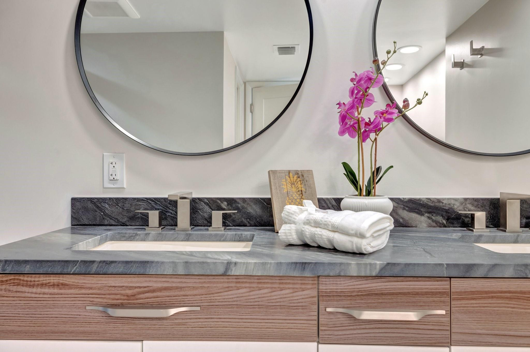 3960 Oaks Clubhouse Dr 305