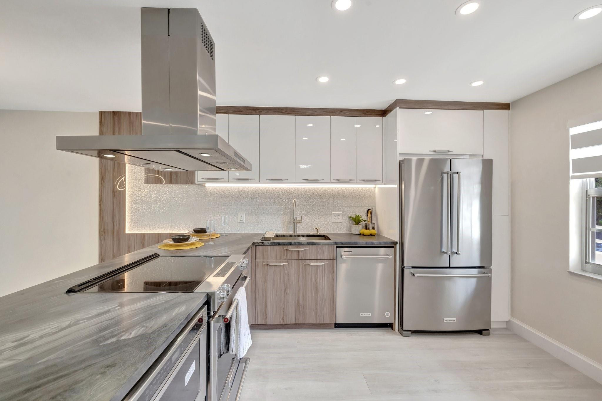 3960 Oaks Clubhouse Dr 305