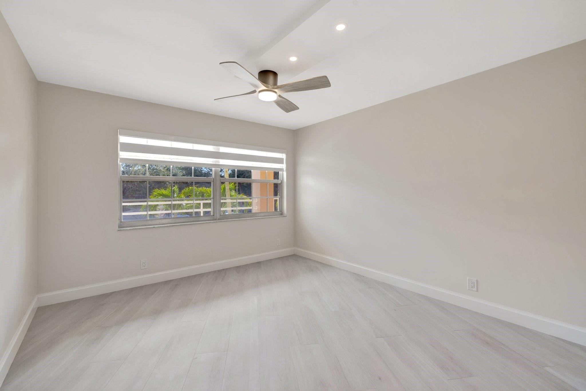 3960 Oaks Clubhouse Dr 305