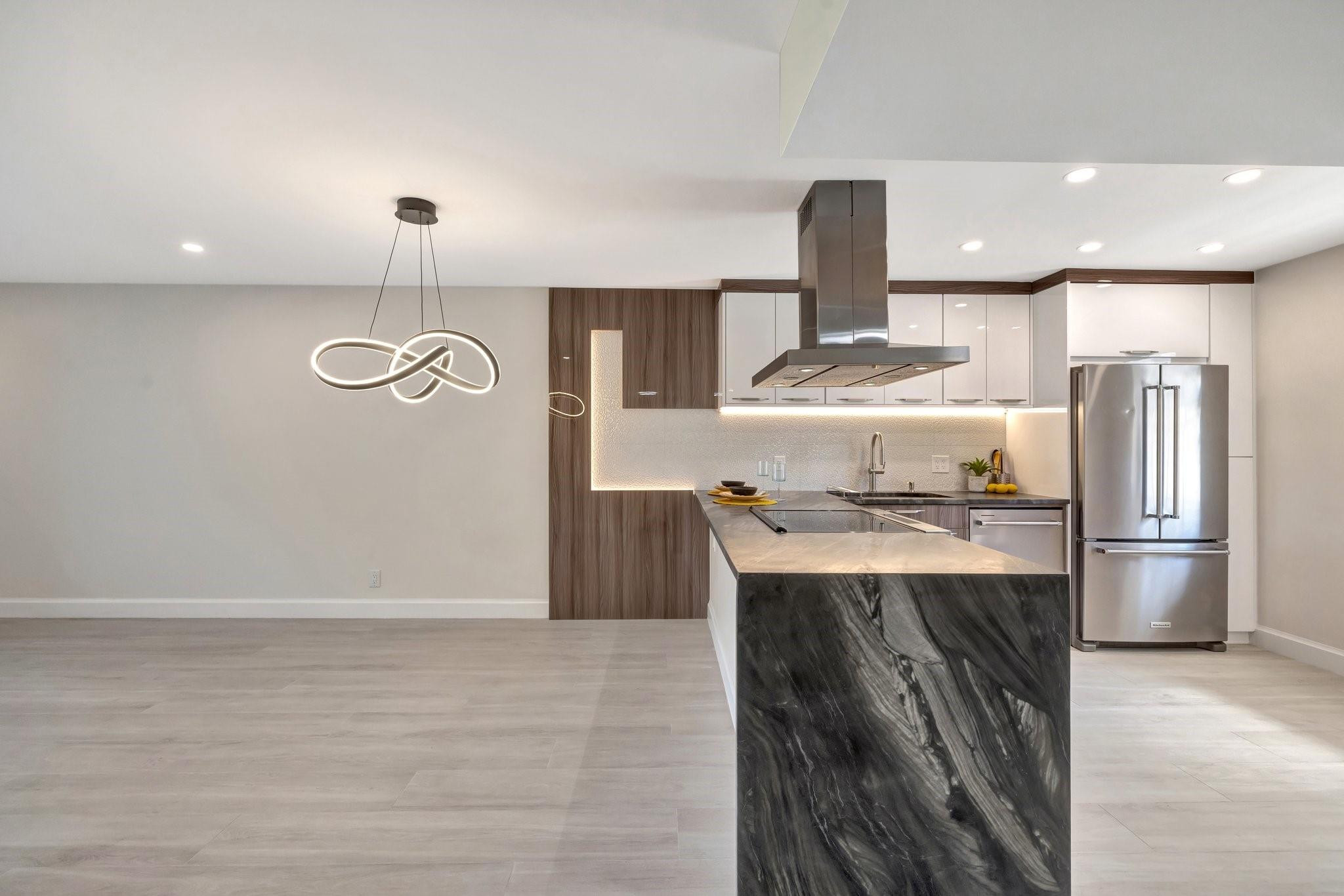 3960 Oaks Clubhouse Dr 305