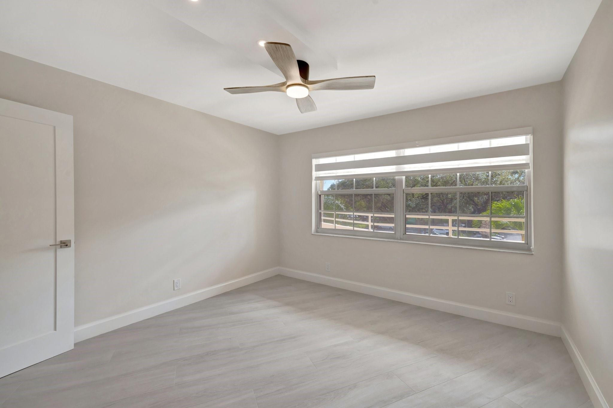 3960 Oaks Clubhouse Dr 305