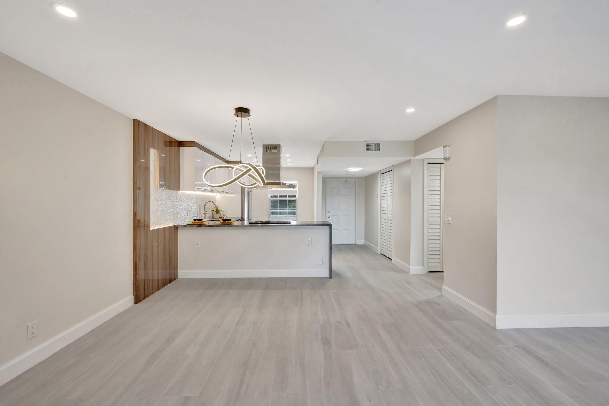 3960 Oaks Clubhouse Dr 305