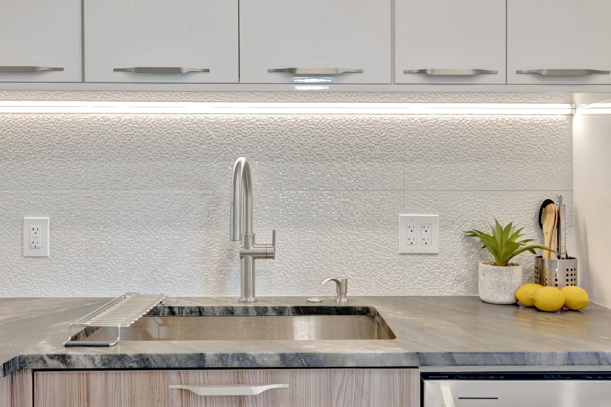 3960 Oaks Clubhouse Dr 305