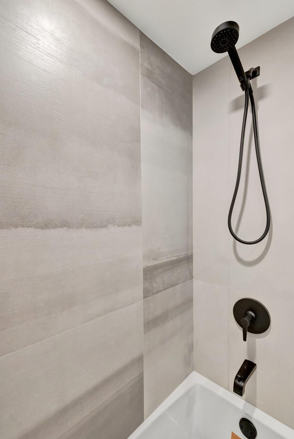 3960 Oaks Clubhouse Dr 305