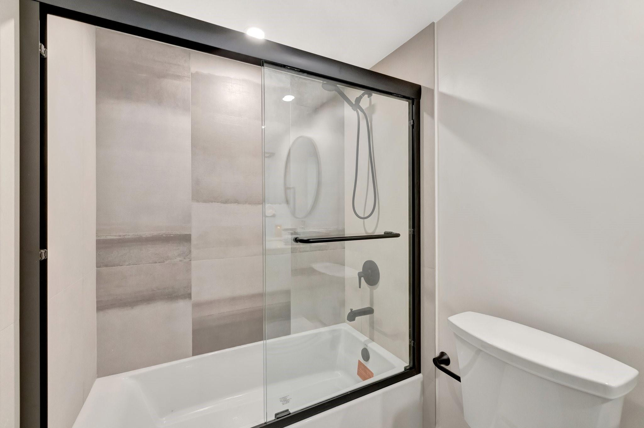 3960 Oaks Clubhouse Dr 305