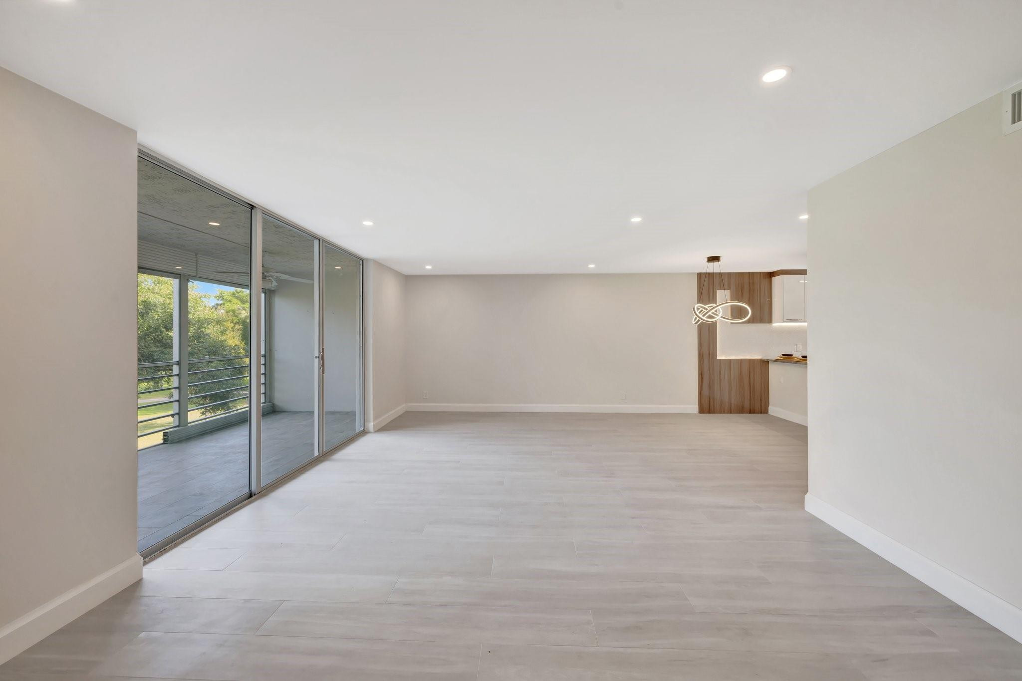 3960 Oaks Clubhouse Dr 305