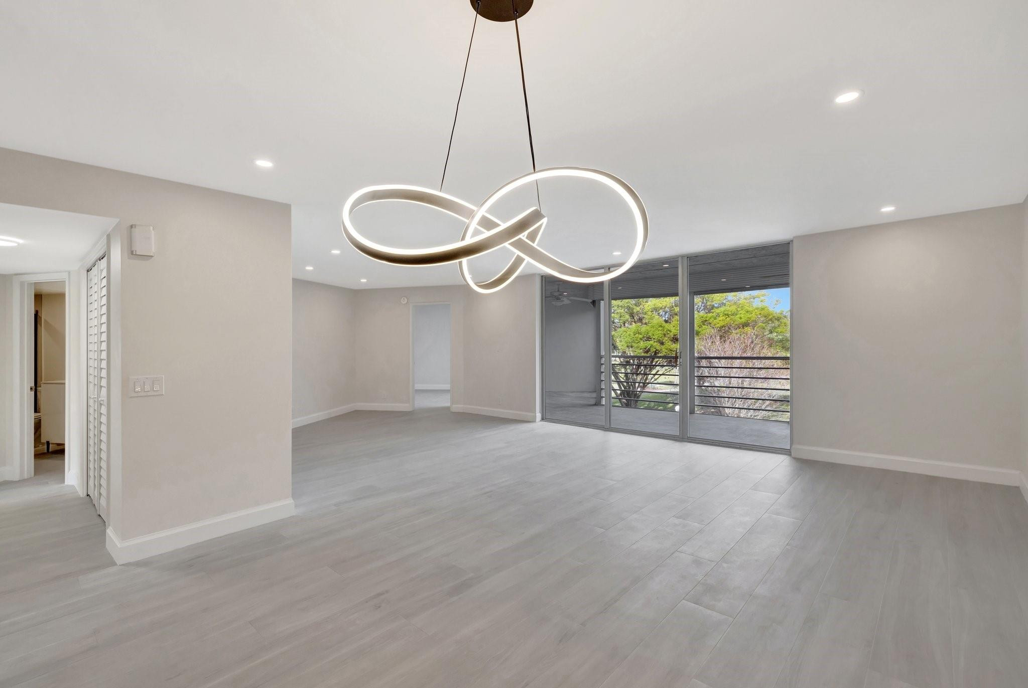 3960 Oaks Clubhouse Dr 305