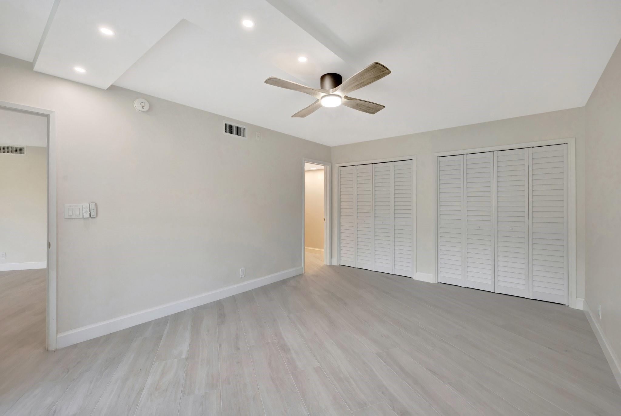 3960 Oaks Clubhouse Dr 305