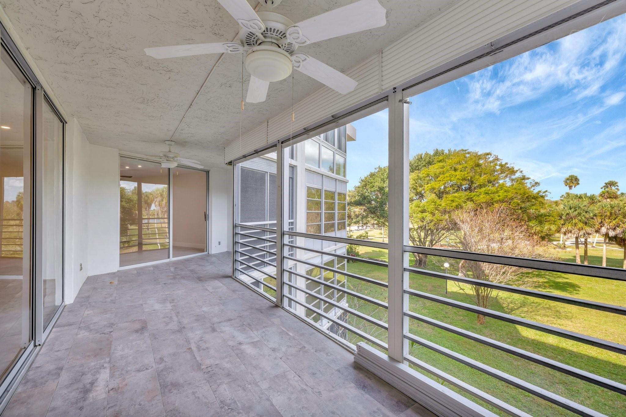 3960 Oaks Clubhouse Dr 305