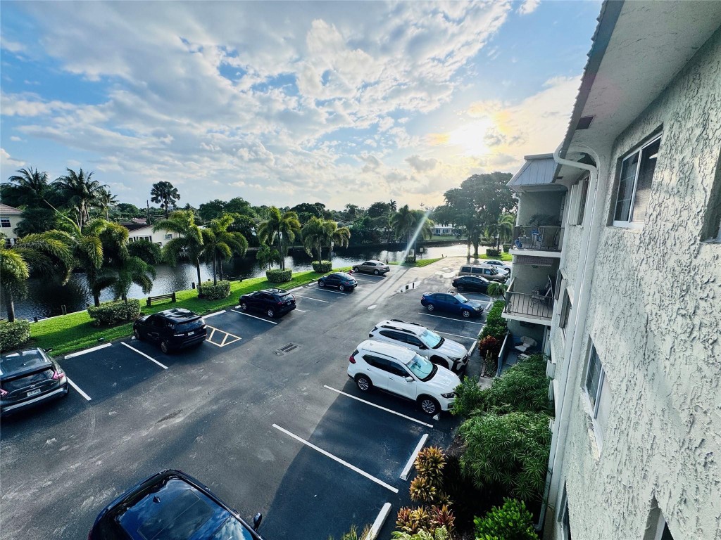 3004 NE 5th Ter 302-C