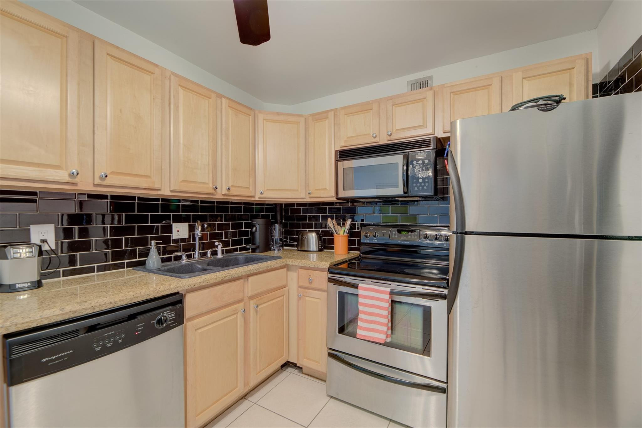 1950 N Andrews Avenue 116